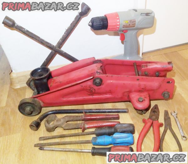 Hydraulický pojízdný zvedák 2 t + 10 DÁRKŮ!!! Hydraulický pojízdný zvedák 2 t + 10 DÁRKŮ!!!