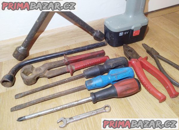 Hydraulický pojízdný zvedák 2 t + 10 DÁRKŮ!!! Hydraulický pojízdný zvedák 2 t + 10 DÁRKŮ!!!