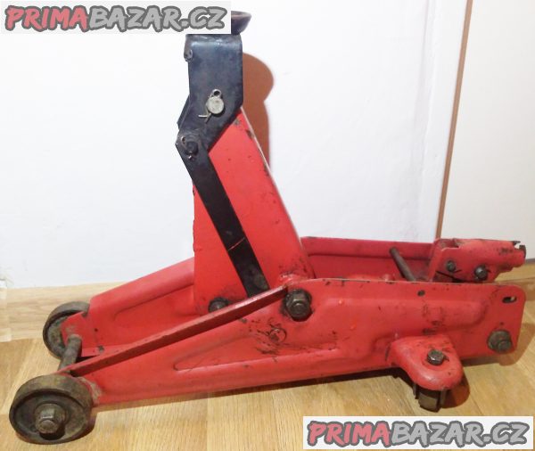 Hydraulický pojízdný zvedák 2 t + 10 DÁRKŮ!!! Hydraulický pojízdný zvedák 2 t + 10 DÁRKŮ!!!