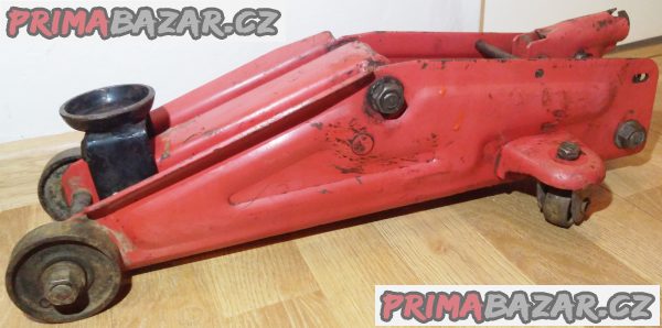 Hydraulický pojízdný zvedák 2 t + 10 DÁRKŮ!!! Hydraulický pojízdný zvedák 2 t + 10 DÁRKŮ!!!