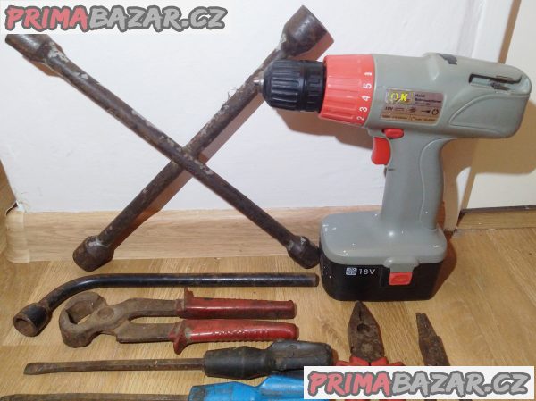 Hydraulický pojízdný zvedák 2 t + 10 DÁRKŮ!!! Hydraulický pojízdný zvedák 2 t + 10 DÁRKŮ!!!