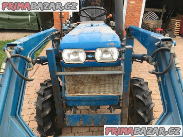 Traktor Ford I220F + příslušenství