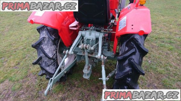 Traktor Yanmar YM I6IIY s čelním nakladačem