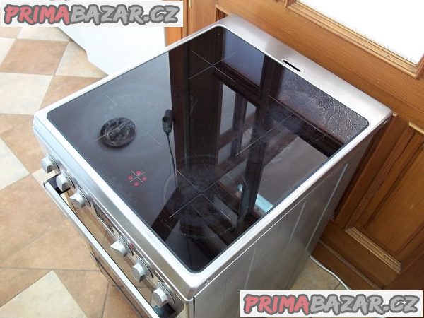 Sporák sklokeramický GORENJE šíře 50 cm nerez horkovzduch