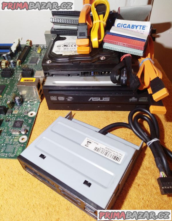 Fujitsu D2312-A23 GS1 + procesor- chladič- HDD- DVD a 2 GB RAM!!! Fujitsu D2312-A23 GS1 + procesor- chladič- HDD- DVD a 2 GB RAM!!!