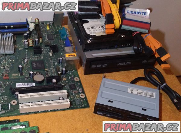 Fujitsu D2312-A23 GS1 + procesor- chladič- HDD- DVD a 2 GB RAM!!! Fujitsu D2312-A23 GS1 + procesor- chladič- HDD- DVD a 2 GB RAM!!!
