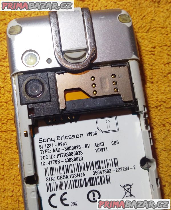 Výsuvný Sony Ericsson W995 - k opravě nebo na náhradní díly!!! Výsuvný Sony Ericsson W995 - k opravě nebo na náhradní díly!!!