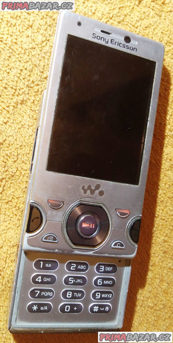 Výsuvný Sony Ericsson W995 - k opravě nebo na náhradní díly!!! Výsuvný Sony Ericsson W995 - k opravě nebo na náhradní díly!!!