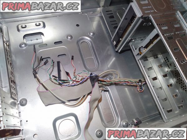 PC skříň Gigabyte + LG DVD. PC skříň Gigabyte + LG DVD.