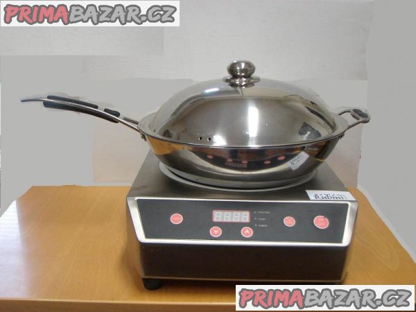 Wok pánev s poklicí Wok pánev s poklicí