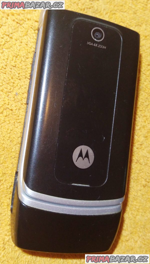 Véčko Motorola W375 - k opravě nebo na náhradní díly!!!