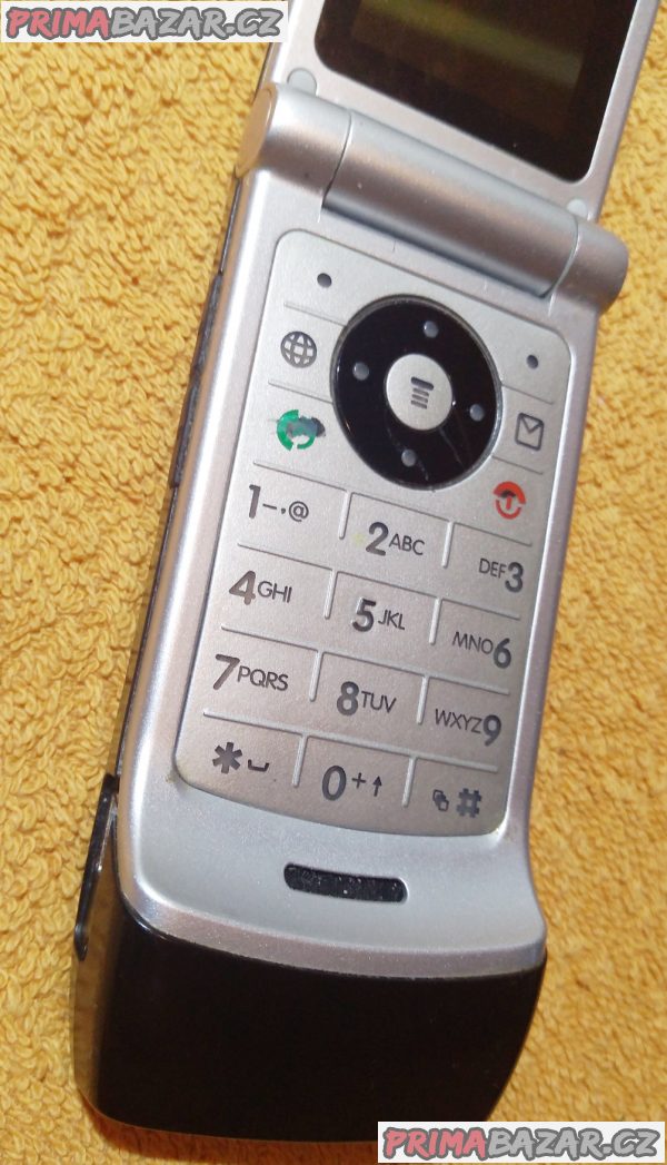 Véčko Motorola W375 - k opravě nebo na náhradní díly!!!