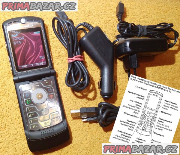 Véčko Motorola RAZR V3 - jako nový, ale nejde malý displej!!! Véčko Motorola RAZR V3 - jako nový, ale nejde malý displej!!!