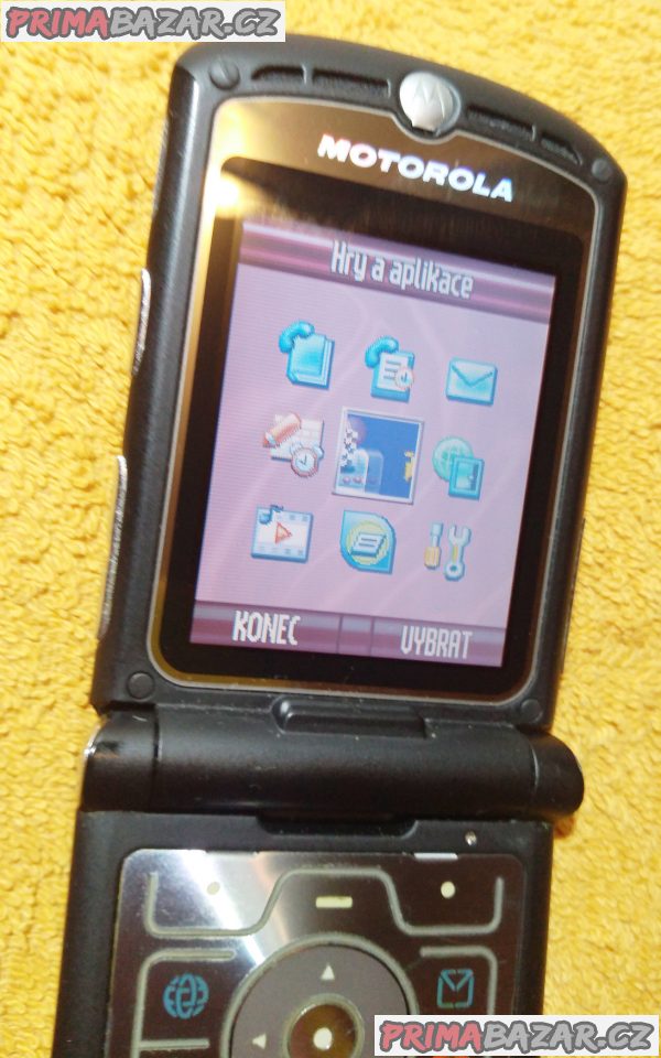 Véčko Motorola RAZR V3 - jako nový, ale nejde malý displej!!! Véčko Motorola RAZR V3 - jako nový, ale nejde malý displej!!!
