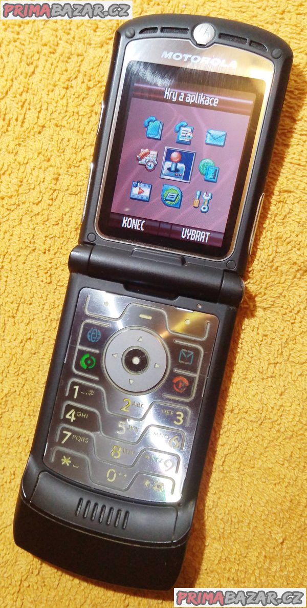 Véčko Motorola RAZR V3 - jako nový, ale nejde malý displej!!! Véčko Motorola RAZR V3 - jako nový, ale nejde malý displej!!!