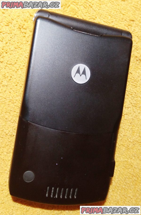 Véčko Motorola RAZR V3 - jako nový, ale nejde malý displej!!! Véčko Motorola RAZR V3 - jako nový, ale nejde malý displej!!!