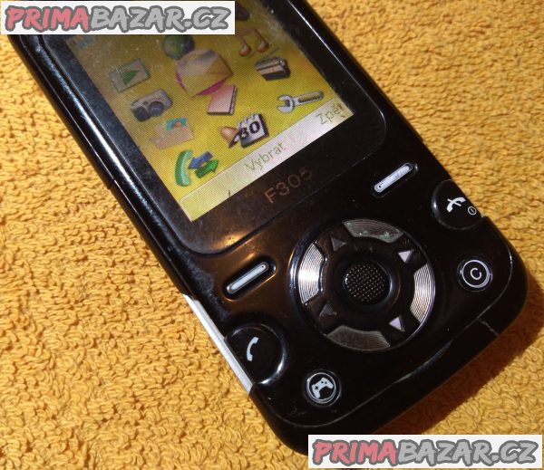Vysouvací Sony Ericsson F305 + 3 DÁRKY!!! Vysouvací Sony Ericsson F305 + 3 DÁRKY!!!