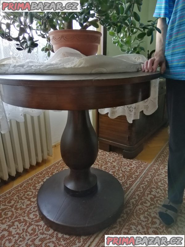 Starožitný nábytek