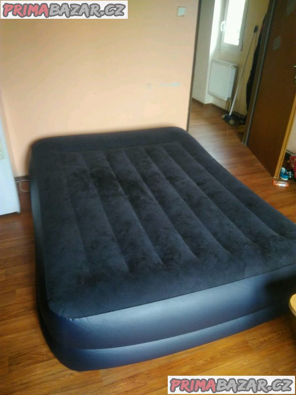 Nová samonafukovací postel