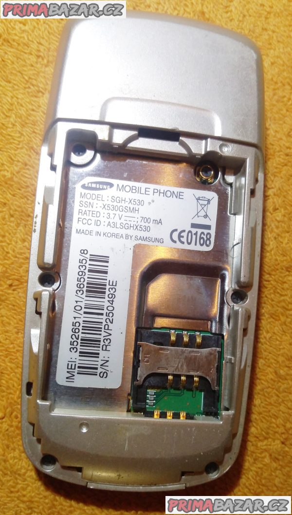 Výsuvný Samsung SGH-X530 - funkční s vadným displejem!!! Výsuvný Samsung SGH-X530 - funkční s vadným displejem!!!