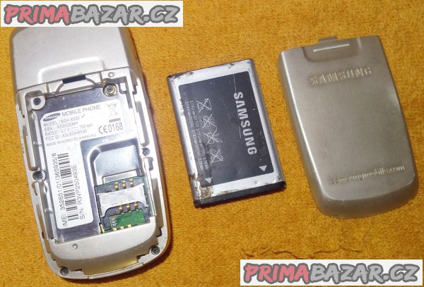 Výsuvný Samsung SGH-X530 - funkční s vadným displejem!!! Výsuvný Samsung SGH-X530 - funkční s vadným displejem!!!