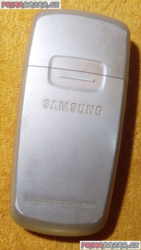 Výsuvný Samsung SGH-X530 - funkční s vadným displejem!!! Výsuvný Samsung SGH-X530 - funkční s vadným displejem!!!