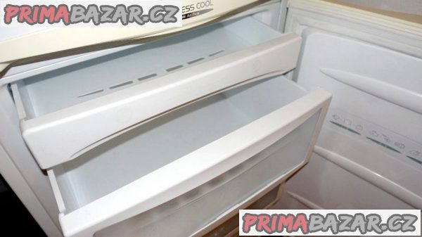 Prodám kombinovanou lednici s mrazákem. Prodám kombinovanou lednici s mrazákem.