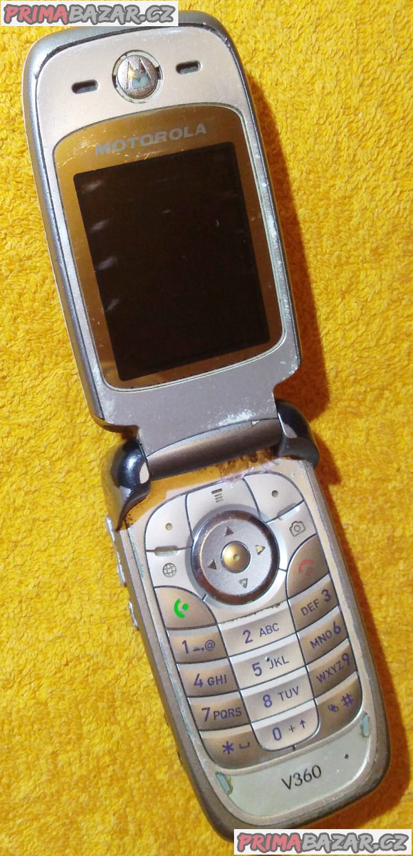 Výklopná Motorola V360 - k opravě nebo na náhradní díly!!!