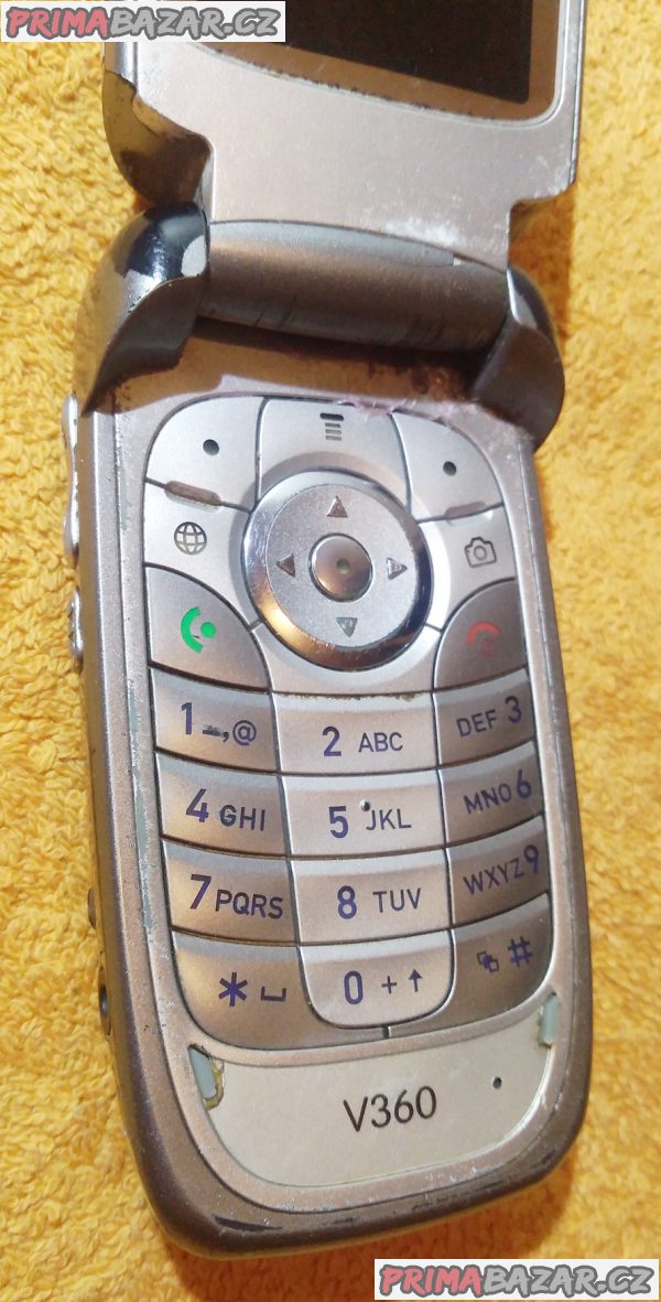 Výklopná Motorola V360 - k opravě nebo na náhradní díly!!!