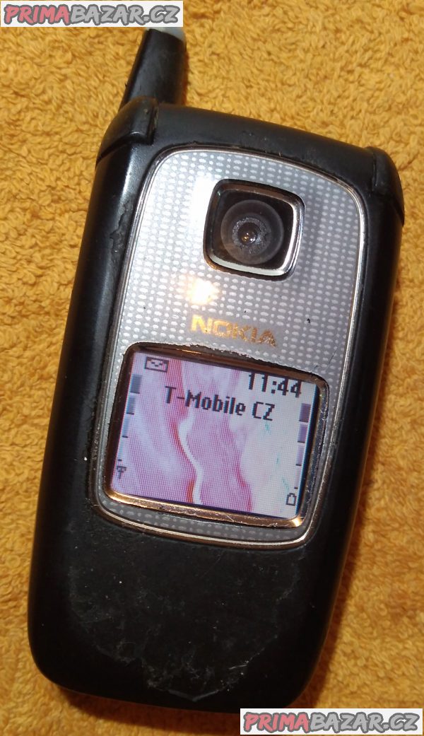 Výklopná Nokia 6103 - funkční s vadným displejem!!!
