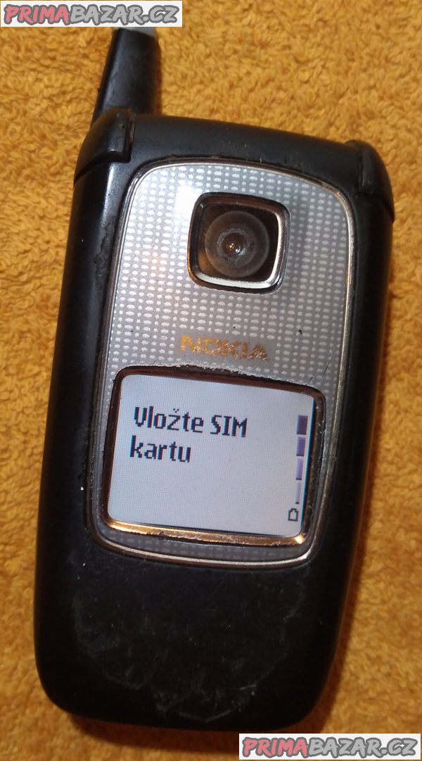 Výklopná Nokia 6103 - funkční s vadným displejem!!!