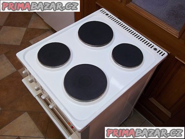 Sporák elektrický AEG šíře 50 cm Sporák elektrický AEG šíře 50 cm