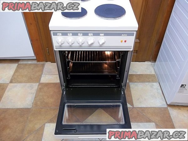 Sporák elektrický AEG šíře 50 cm Sporák elektrický AEG šíře 50 cm