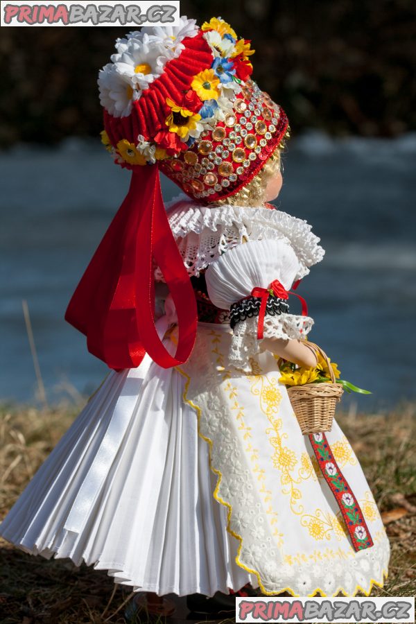 Panenka v kroji-Hanácká nevěsta
