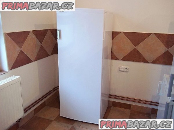 chladnice-bez-mrazacku-bomann-295-litru