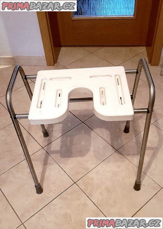 Koupelnová stolička z kvalitního materiálu Koupelnová stolička z kvalitního materiálu