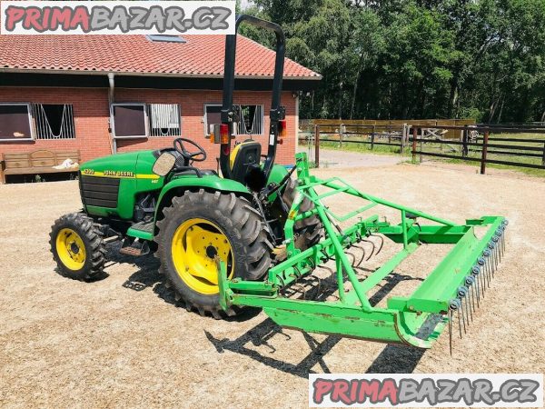 Traktor John Deere 4HST/ 300