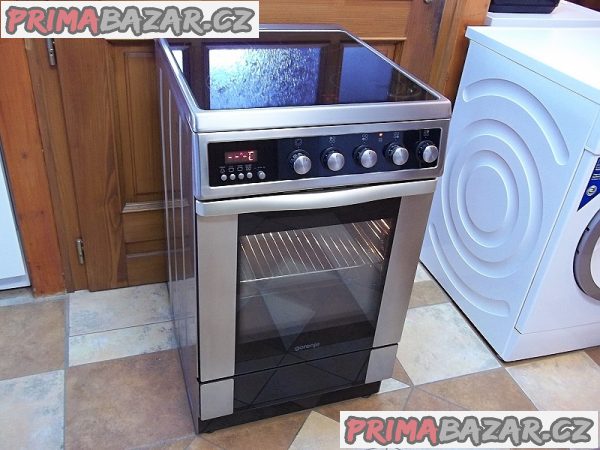 Sporák sklokeramický GORENJE šíře 50 cm horkovzduch nerez displej