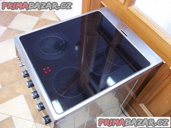 Sporák sklokeramický GORENJE šíře 50 cm horkovzduch nerez displej