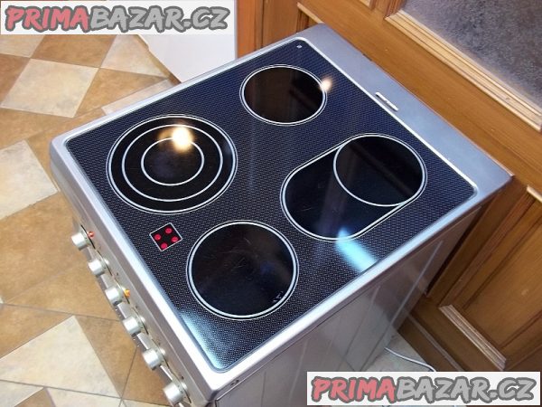 Sporák sklokeramický GORENJE šíře 50 cm horkovzduch nerez