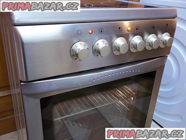 Sporák sklokeramický GORENJE šíře 50 cm horkovzduch nerez