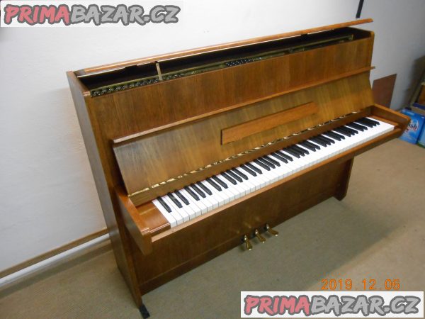 Pianino zn.Petrof -106