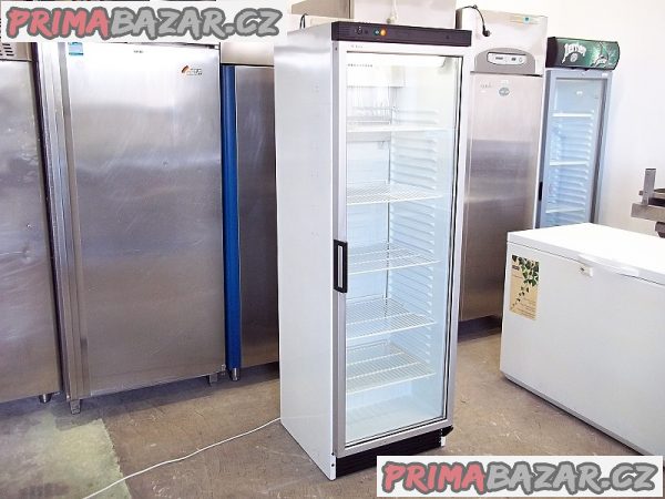 Prosklená lednice chladnice vitrína DERBY