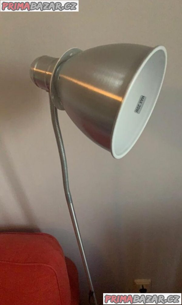 Stojací lampa