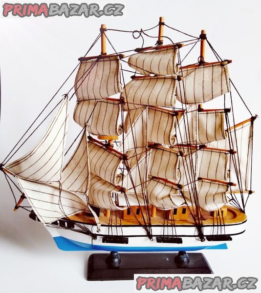 Model dřevěné lodě.