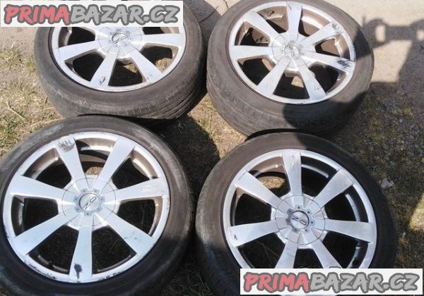 VW Seat Audi Škoda 5x112 17 sjeté pneu alu dvě rozteč kol