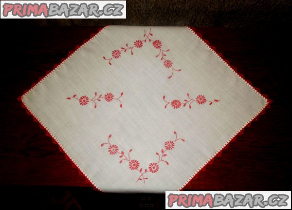 Vyšívaná dečka ubrus 61,5x60 cm, ruční práce Vyšívaná dečka ubrus 61,5x60 cm, ruční práce