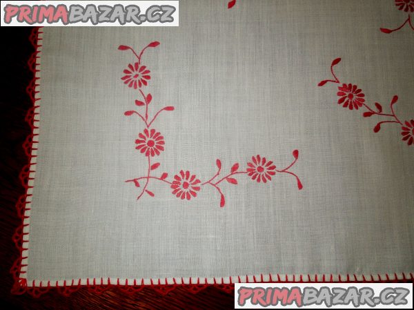 Vyšívaná dečka ubrus 61,5x60 cm, ruční práce Vyšívaná dečka ubrus 61,5x60 cm, ruční práce