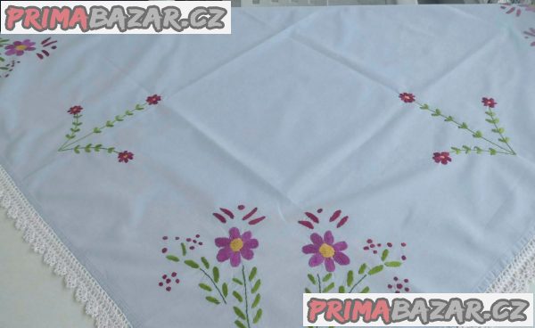 starožitný ručně vyšívaný ubrus 93x90 cm starožitný ručně vyšívaný ubrus 93x90 cm