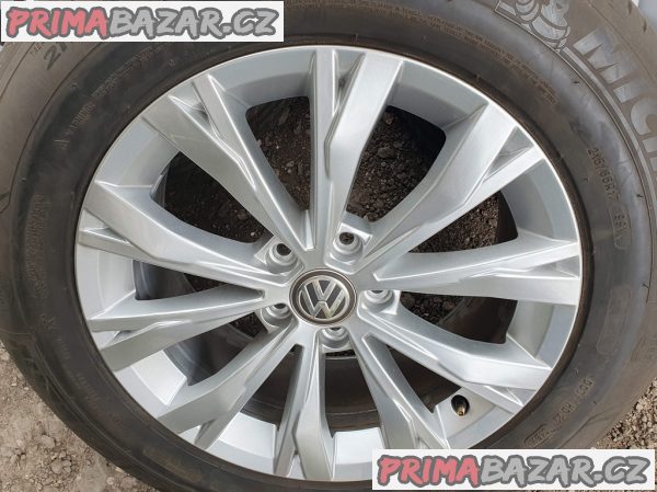 Alu kola elektrony originál Volkswagen r.v.2018 5NA 5x112 7jx17 et40 c.d.5NA601025 germany pneu michelin primacy 3 99% vzorek 215/65 r17 99v možnost zaslání na dobírku platí do